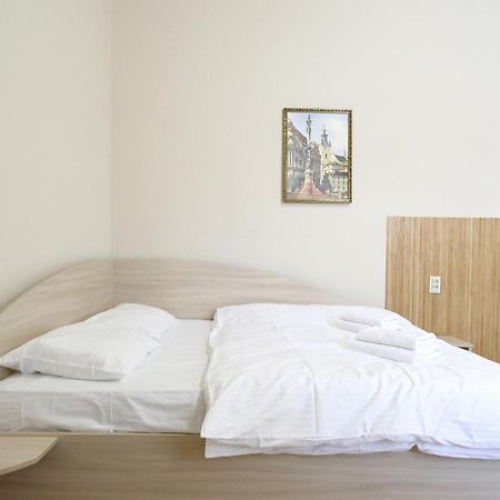 Buk Apartments On Doroshenka 25 Λβιβ Εξωτερικό φωτογραφία