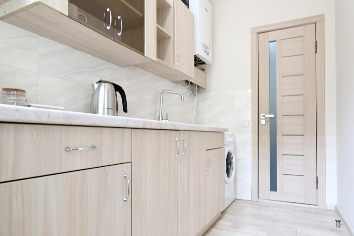 Buk Apartments On Doroshenka 25 Λβιβ Εξωτερικό φωτογραφία