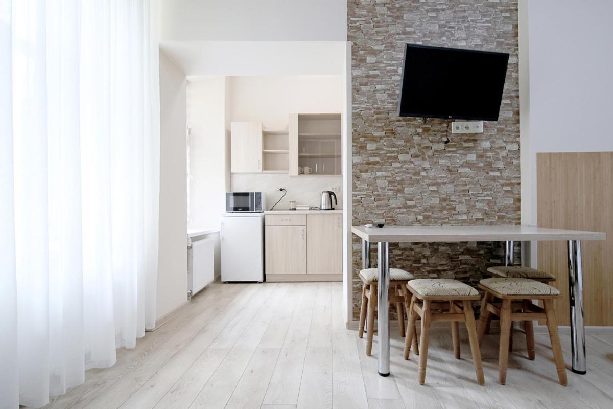 Buk Apartments On Doroshenka 25 Λβιβ Εξωτερικό φωτογραφία