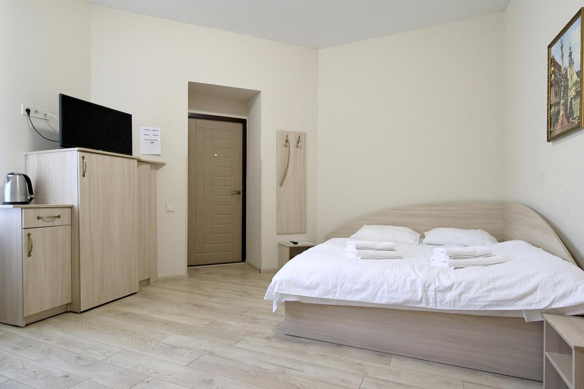 Buk Apartments On Doroshenka 25 Λβιβ Εξωτερικό φωτογραφία