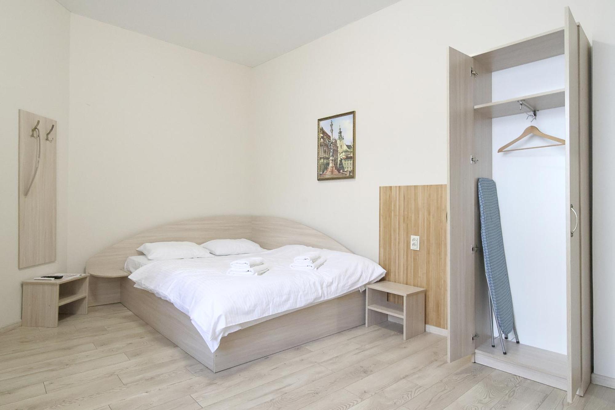Buk Apartments On Doroshenka 25 Λβιβ Εξωτερικό φωτογραφία